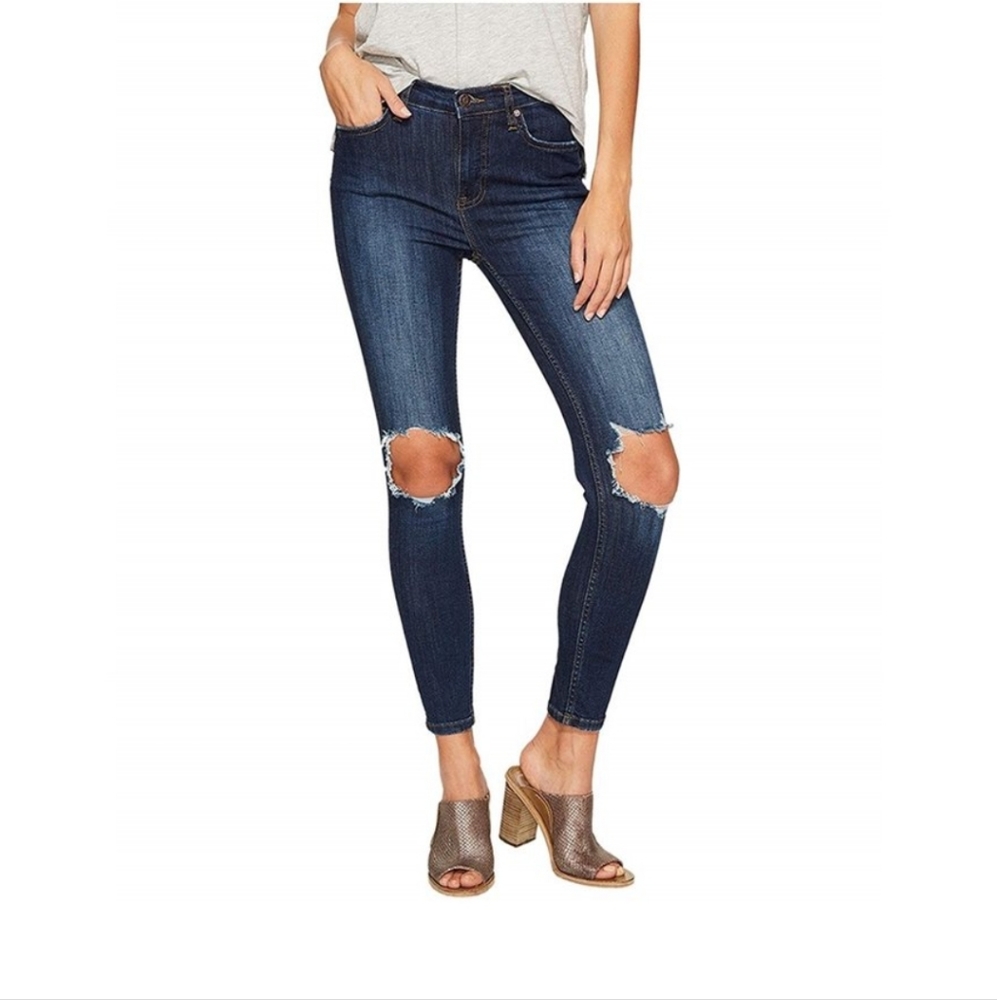 Free People Womens Busted Knee Skinny Fit Jeans.